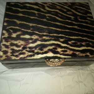 Jewelry box